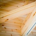 木のぬくもり溢れる平屋のログハウス風住宅のライティングレール｜富山市の注文住宅,ログハウスのような木の家を低価格で建てるならエイ・ワン