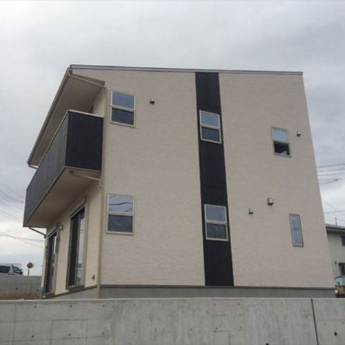 ボルダリングを楽しむ二階建ての外観２|船橋市の注文住宅,ログハウスのような木の家を低価格で建てるならエイ・ワン