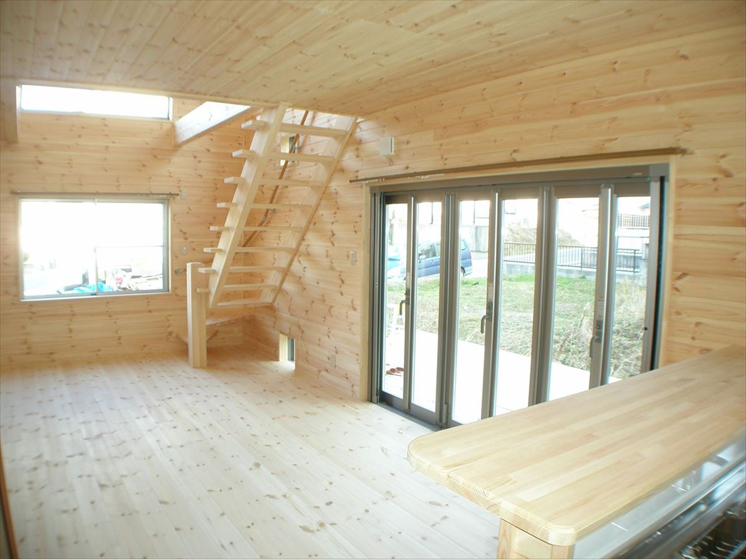 無垢材の内装１４｜ログハウスのような木の家を低価格で建てるならエイ・ワン