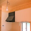 ウッドデッキ付き平屋のキッチン収納｜伊豆市の注文住宅,ログハウスのような低価格住宅を建てるならエイ・ワン