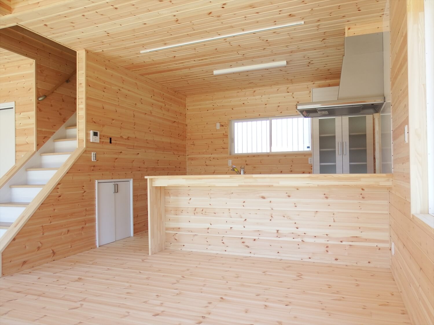 和室付き二階建てのダイニングキッチン｜行方市の注文住宅,ログハウスのような低価格住宅を建てるならエイ・ワン