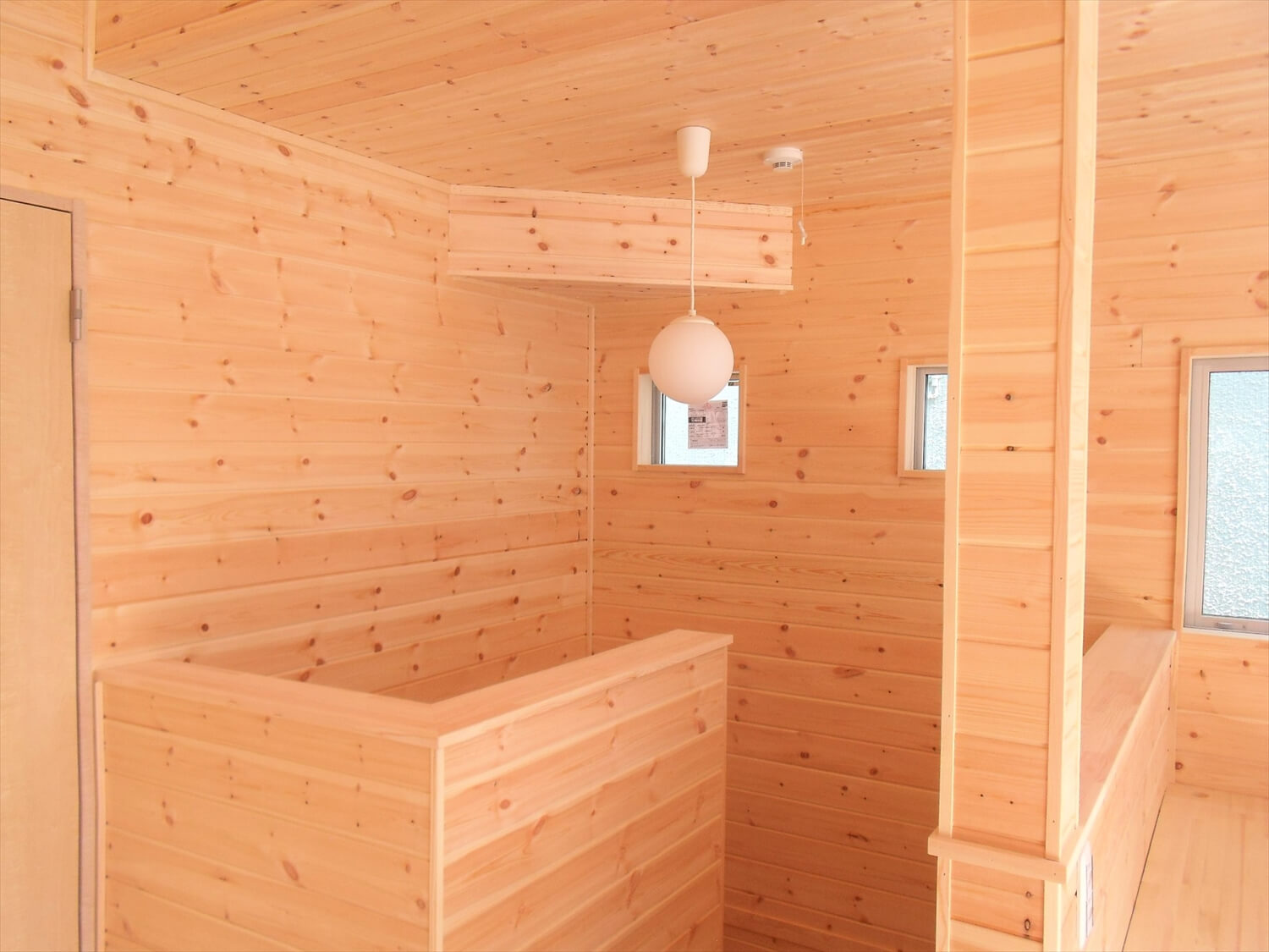 都内の無垢材住宅のホール｜大田区の注文住宅,ログハウスのような低価格住宅を建てるならエイ・ワン