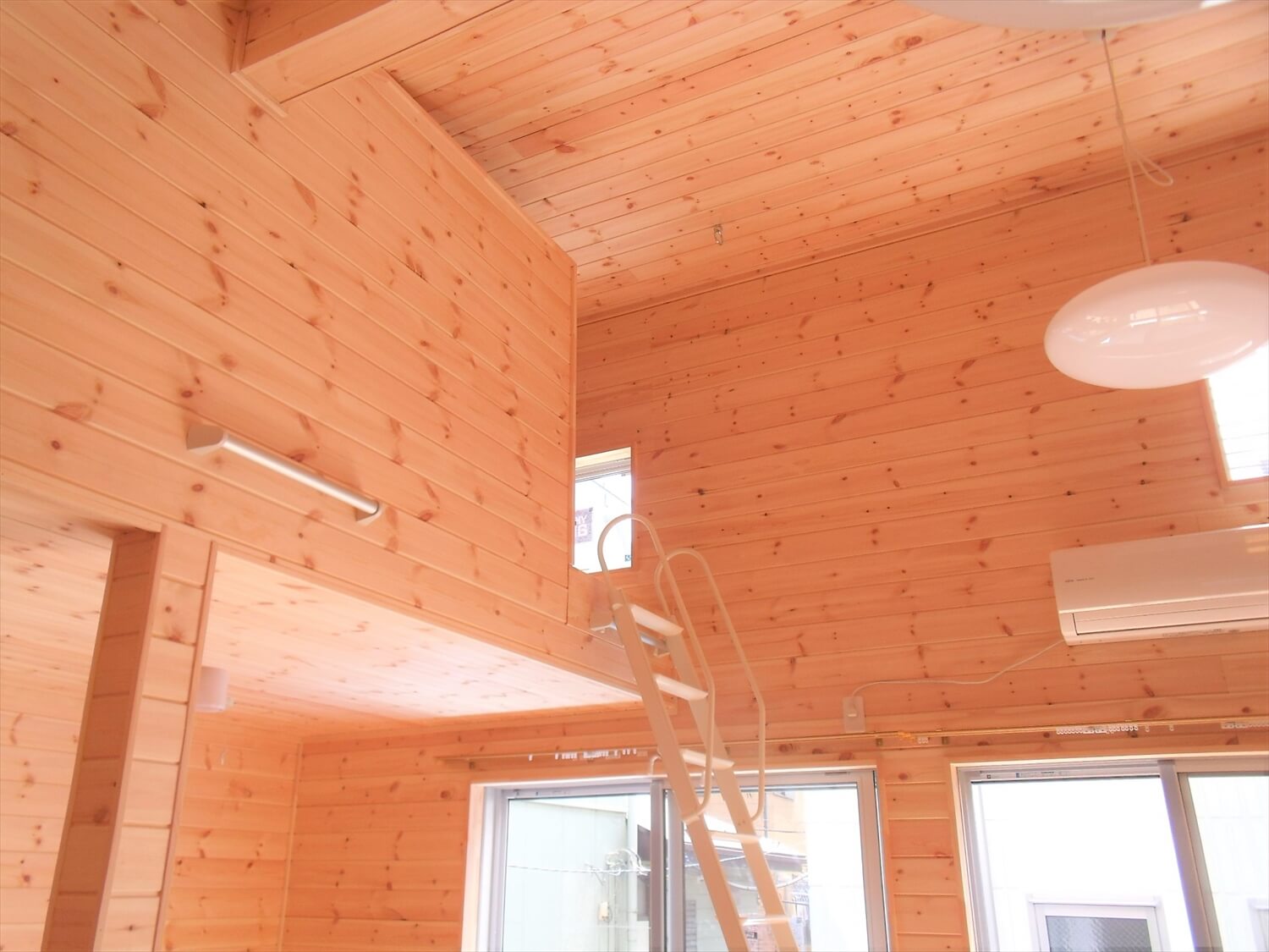 都内の無垢材住宅のロフト｜大田区の注文住宅,ログハウスのような低価格住宅を建てるならエイ・ワン