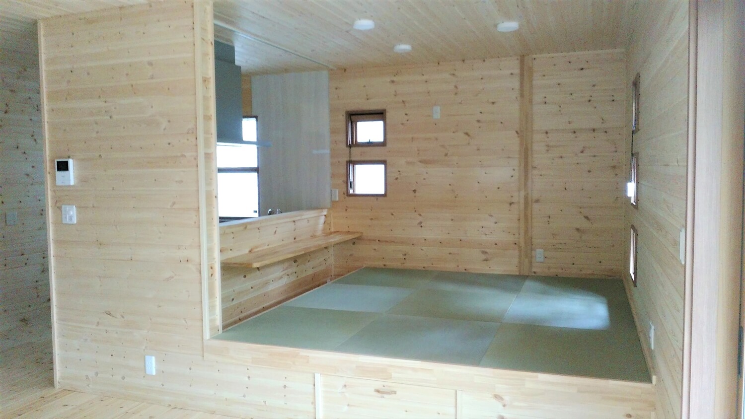 ログハウス風の二階建ての和室｜土浦市の注文住宅,ログハウスのような低価格住宅を建てるならエイ・ワン