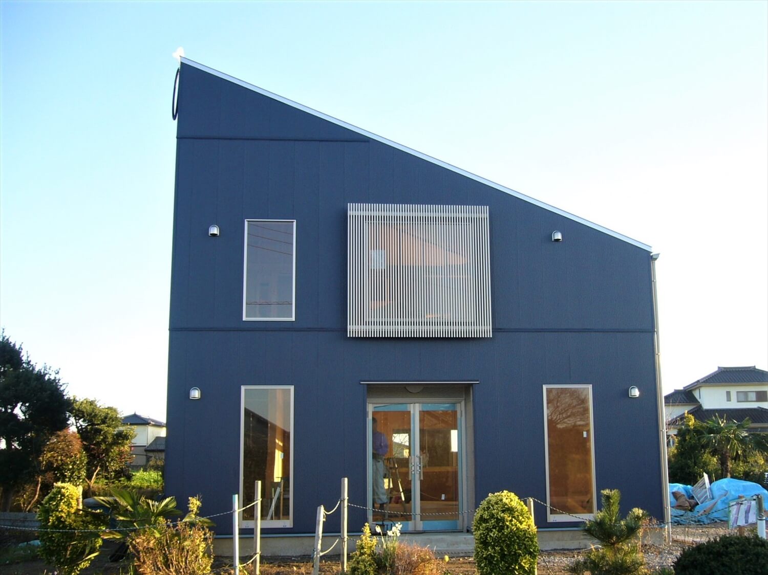 二階建ての作業所の外観正面｜鹿嶋市の注文住宅,ログハウスのような低価格住宅を建てるならエイ・ワン