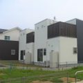 完全分離型の二世帯住宅の外観裏｜水戸市の注文住宅,ログハウスのような低価格住宅を建てるならエイ・ワン