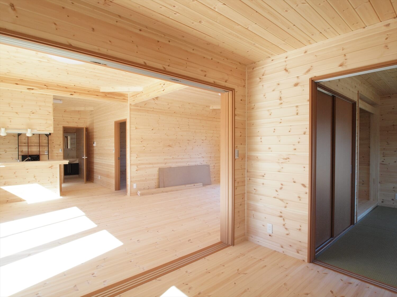 掘りごたつのある平屋の内装｜行方市の注文住宅,ログハウスのような低価格住宅を建てるならエイ・ワン