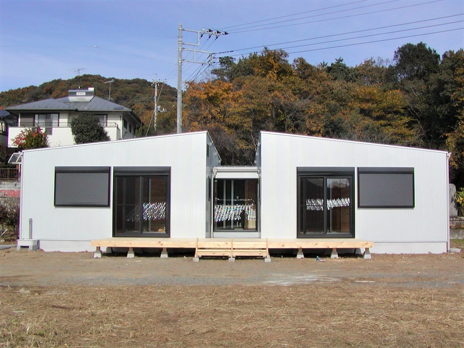ホワイトの外観正面｜寄居町の注文住宅,ログハウスのような低価格住宅を建てるならエイ・ワン