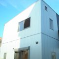 大きな高窓のある二階建ての外観斜め｜瀬戸市の注文住宅,ログハウスのような低価格住宅を建てるならエイ・ワン