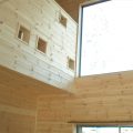 二階建ての大きな高窓｜瀬戸市の注文住宅,ログハウスのような低価格住宅を建てるならエイ・ワン