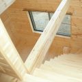 大きな高窓のある二階建ての階段｜瀬戸市の注文住宅,ログハウスのような低価格住宅を建てるならエイ・ワン