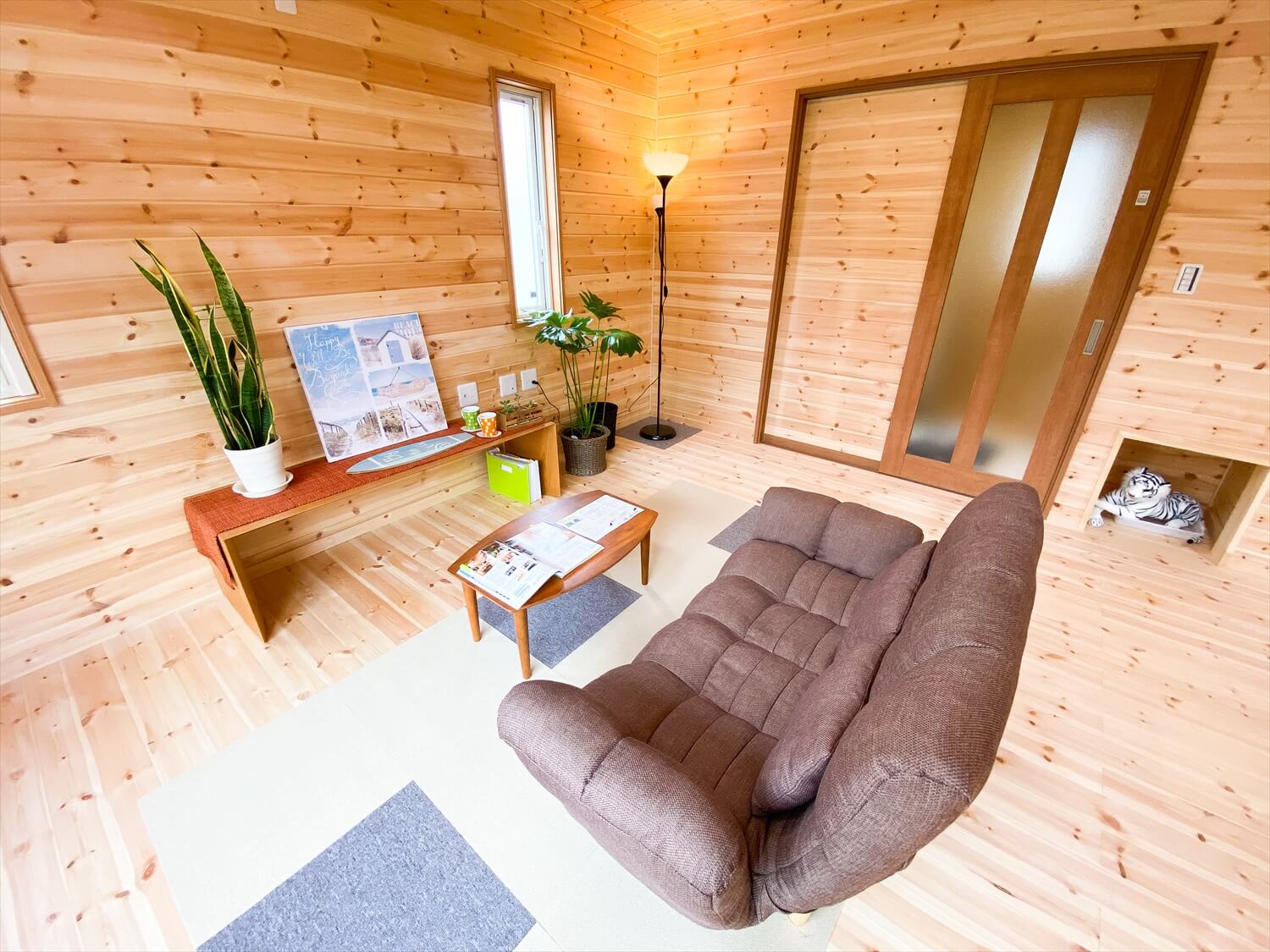 猫と暮らす二階建てのLDK｜土浦市の注文住宅,ログハウスのような木の家を低価格で建てるならエイ・ワン