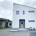 ヒバ無垢材の香り満ちるZEH仕様の二階建ての外観｜水戸市の注文住宅,ログハウスのような木の家を低価格で建てるならエイ・ワン