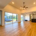 行方市の平屋｜深い軒の寄棟屋根がシャープ＆モダンなオーク無垢フローリングの平屋のワイド窓｜行方市の注文住宅,ログハウスのような木の家を低価格で建てるならエイ・ワン