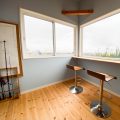 海を眺める部屋｜鹿嶋市のアメリカンフェンスが映える海を眺める二階建て