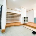 玄関｜水戸市の明るく大人数で作業がしやすい平屋の施設