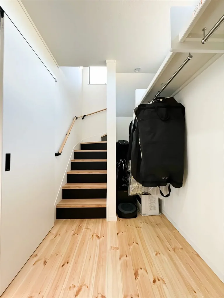 笠間市の二階建て｜おしゃれな階段
