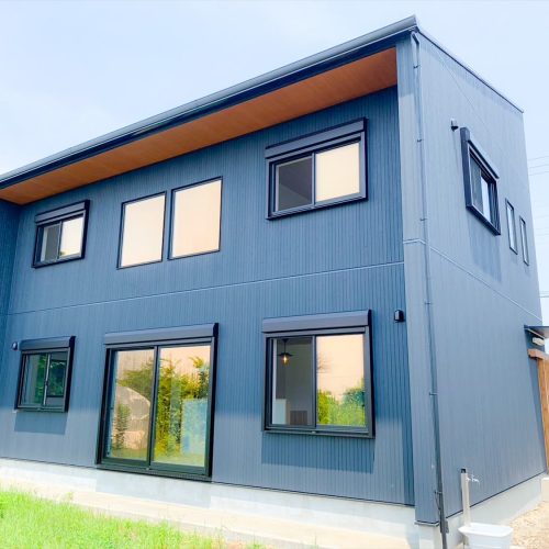 ボルダリング+無垢材の床でアクティブに暮らす｜鉾田市の２階建て