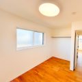 洋室｜カフェウッドウォールの大空間リビング/回遊動線の3LDK平屋