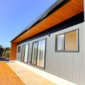 外観②｜カフェウッドウォールの大空間リビング/回遊動線の3LDK平屋